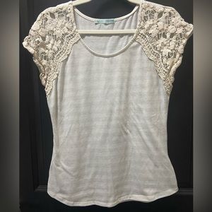 Maurice’s Small Cream and White Top with Design Sleeves